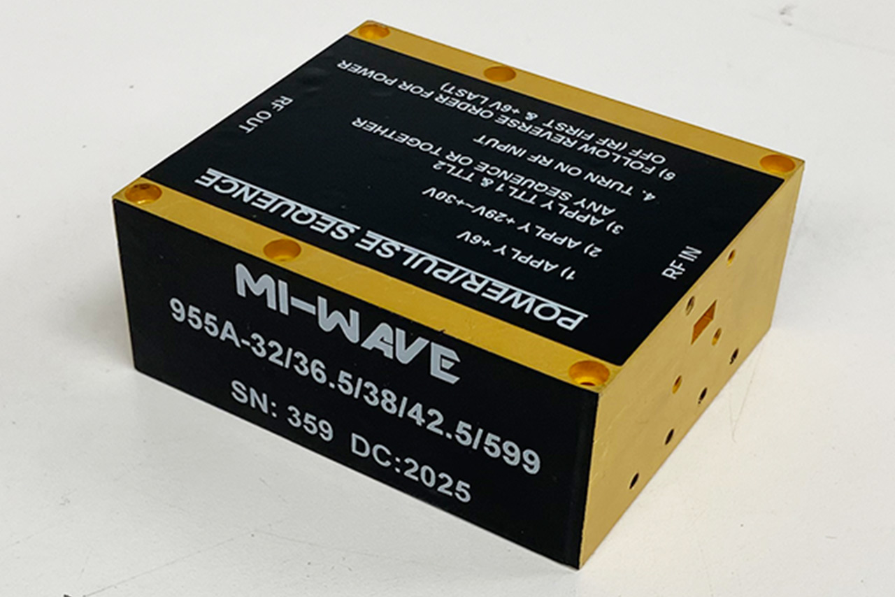 955A-32/36.5/38/42.5/599, Power Amplifier, 32GHz - 36 GHz, Small Signal Gain 45 dB, Output Power (Psat) +42.5 dBm